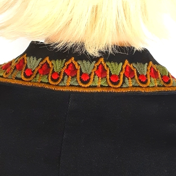 WE Floral Embroidered Black Jacket EUC - Picture 11 of 16